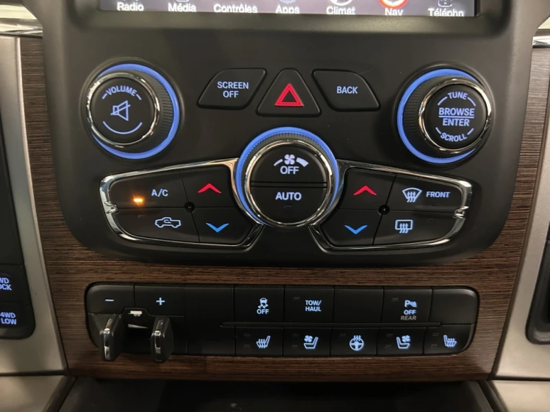 Dodge RAM 1500 Laramie Crew Cab* 4x4* ПОДГРЕВ* ОБДУХВАНЕ* ШИБИДАХ, снимка 11 - Автомобили и джипове - 52469965