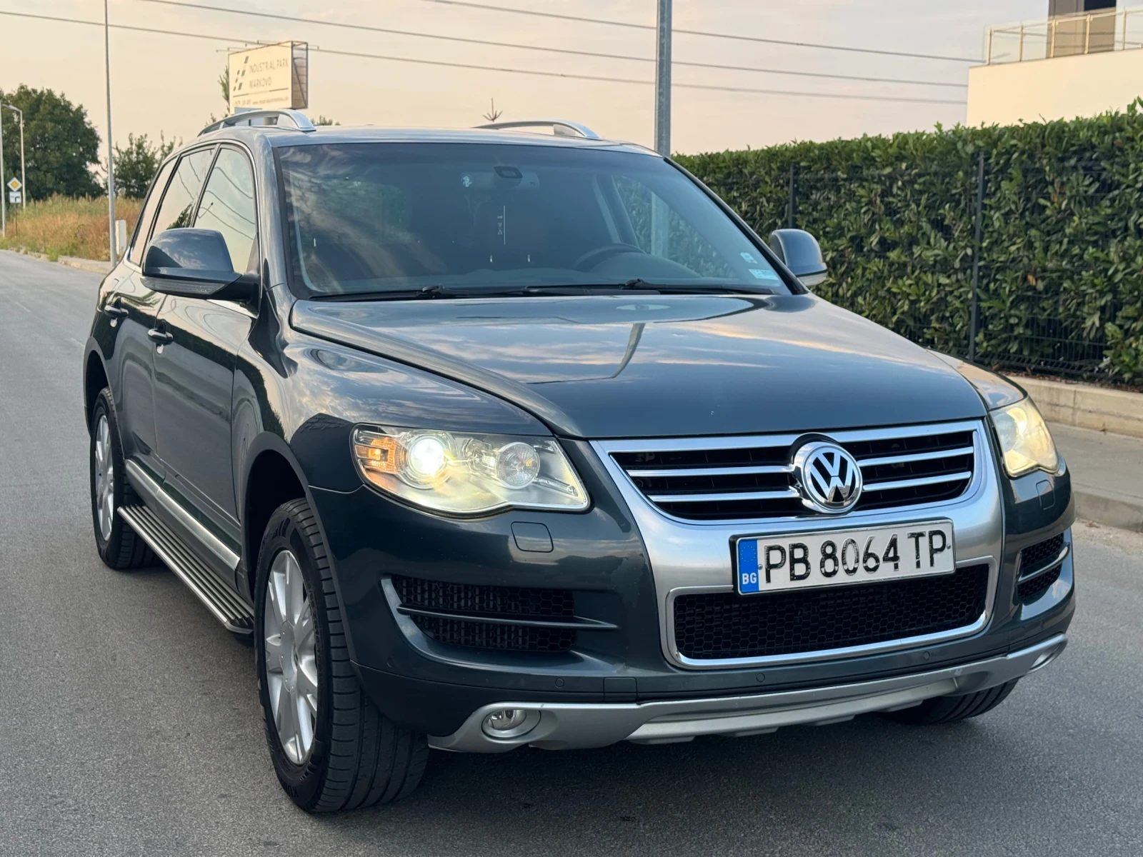 VW Touareg 3.0D/FACE LIFT/1-СОБСТВЕНИК/OFFROAD PACKAGE - изображение 2