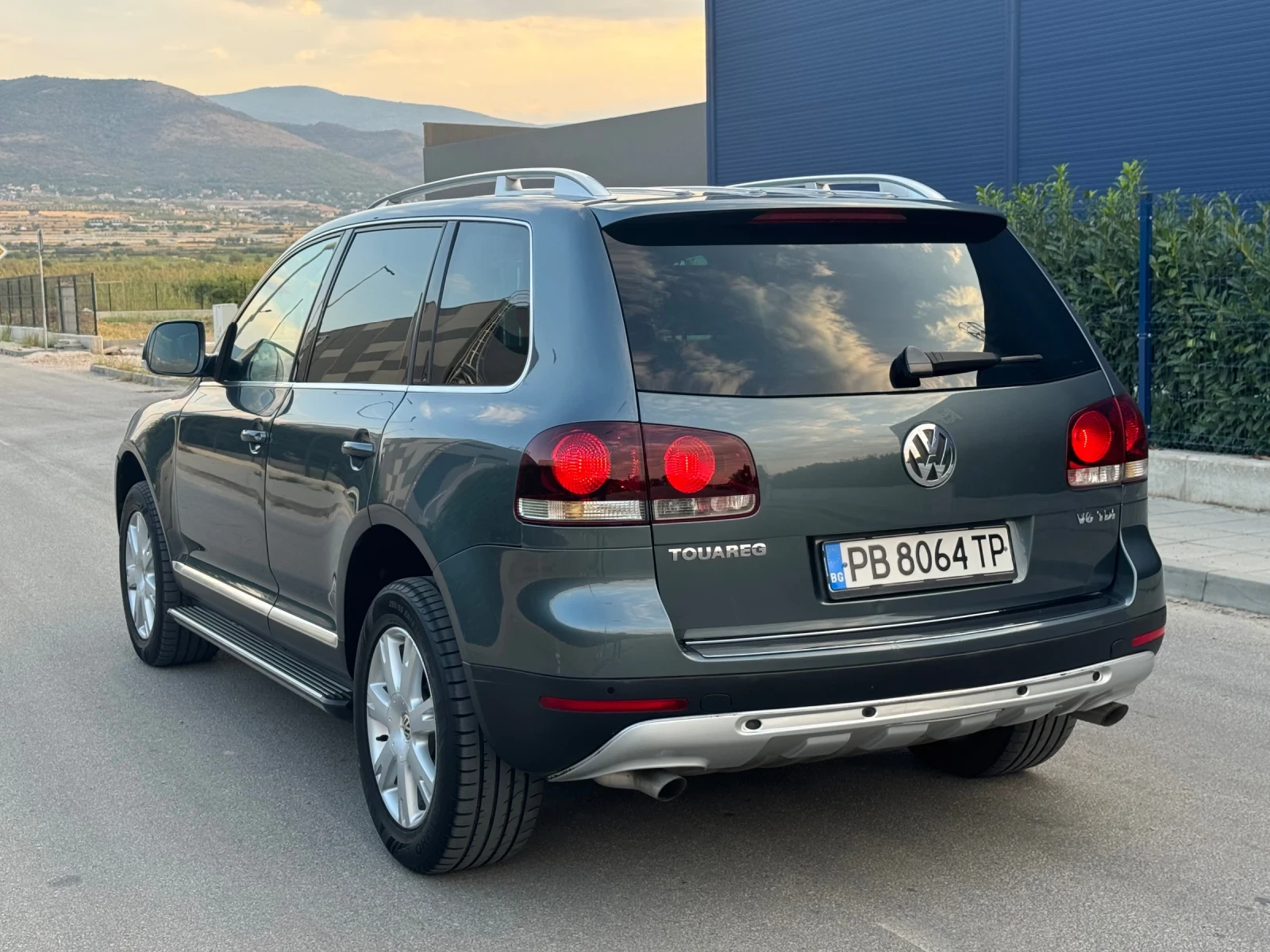 VW Touareg 3.0D/FACE LIFT/1-СОБСТВЕНИК/OFFROAD PACKAGE - изображение 5