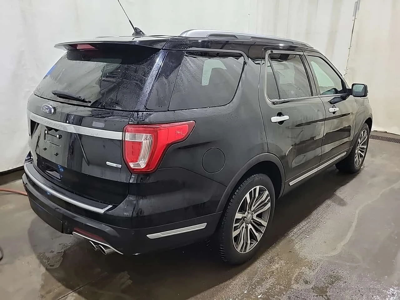 Ford Explorer * PLATINUM * ПОДГРЕВИ* ОБДУХВАНЕ* ПАНОРАМА* 2 КЛЮЧ, снимка 3 - Автомобили и джипове - 53771327