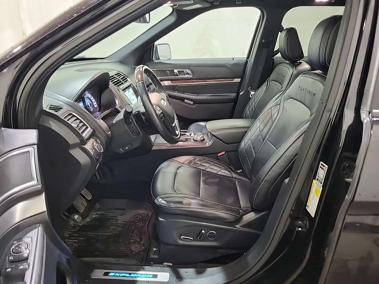 Ford Explorer * PLATINUM * ПОДГРЕВИ* ОБДУХВАНЕ* ПАНОРАМА* 2 КЛЮЧ, снимка 5 - Автомобили и джипове - 53771327