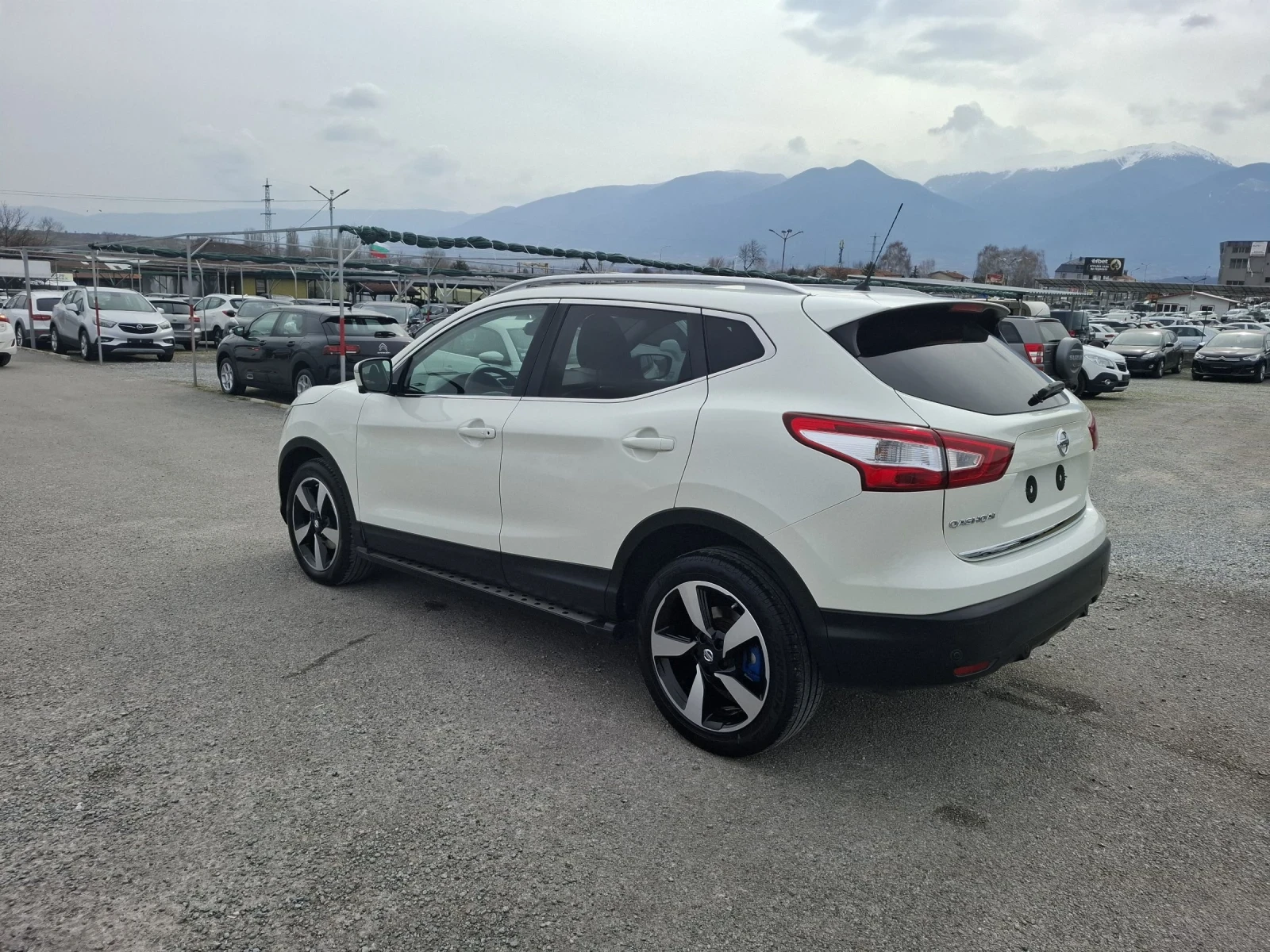 Nissan Qashqai 1, 6 DCI-TEKNA-PANORAMA-KAMERA 360-Euro 6B-KEYLESS, снимка 4 - Автомобили и джипове - 53923509