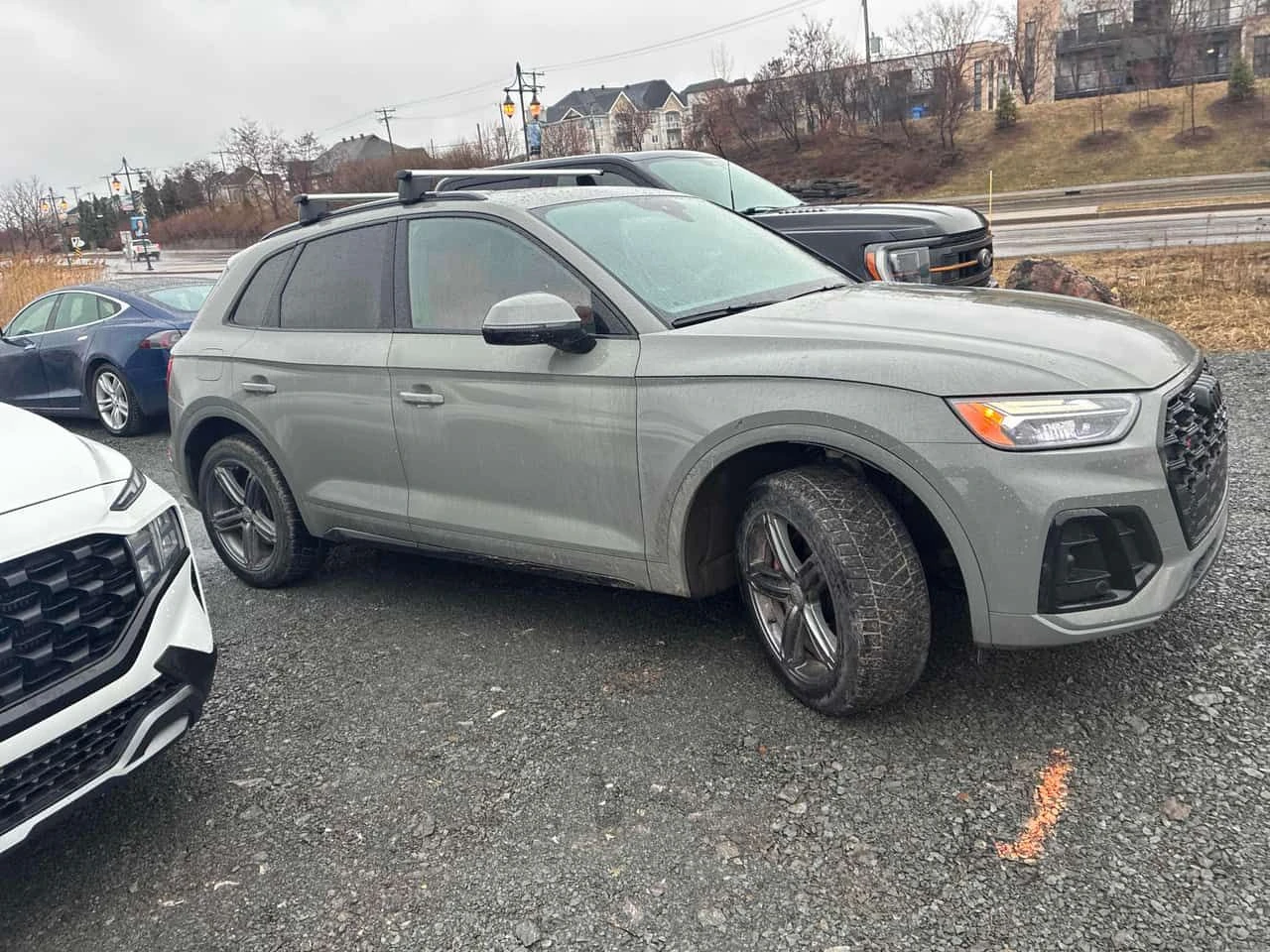 Audi SQ5 * Progressiv * MATRIX* DISTRONIC* B&O* + ГУМИ С ДЖ, снимка 3 - Автомобили и джипове - 54198022