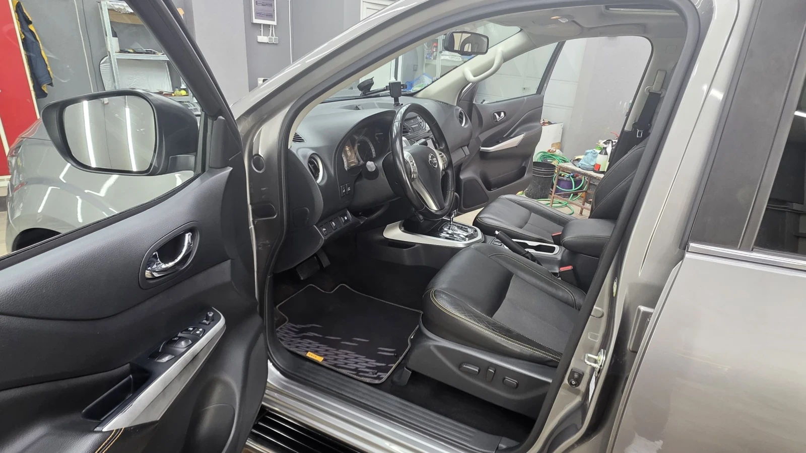 Nissan Navara, снимка 9 - Автомобили и джипове - 54338453