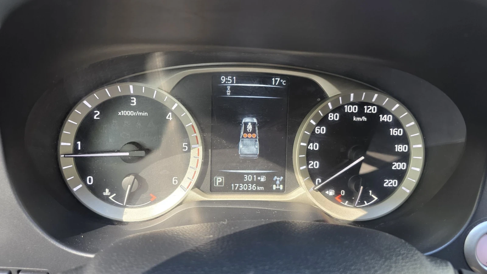 Nissan Navara, снимка 15 - Автомобили и джипове - 54338453