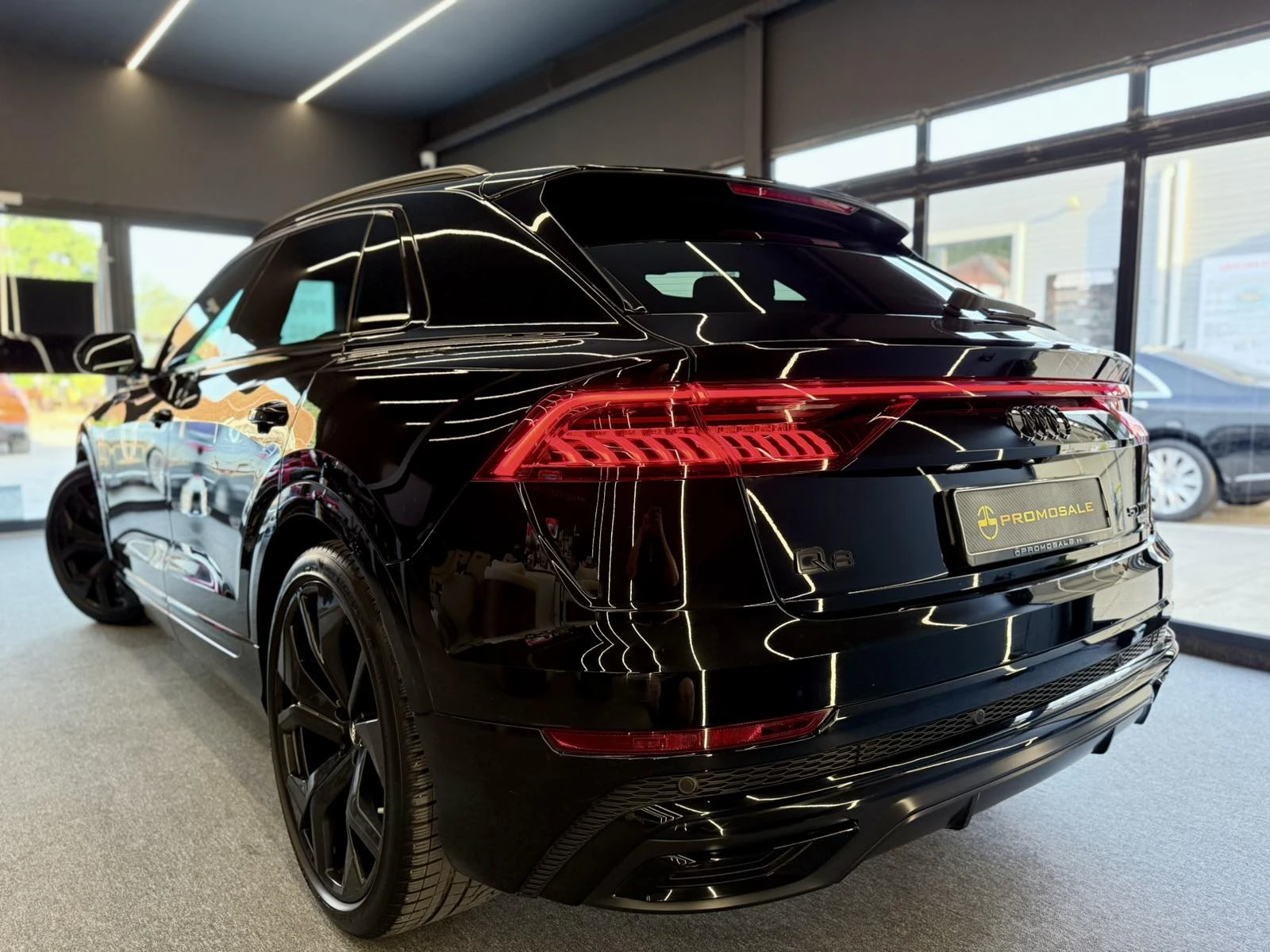 Audi Q8 S-Line* B&O* Pano* Обдух* Лизинг, снимка 4 - Автомобили и джипове - 54818405