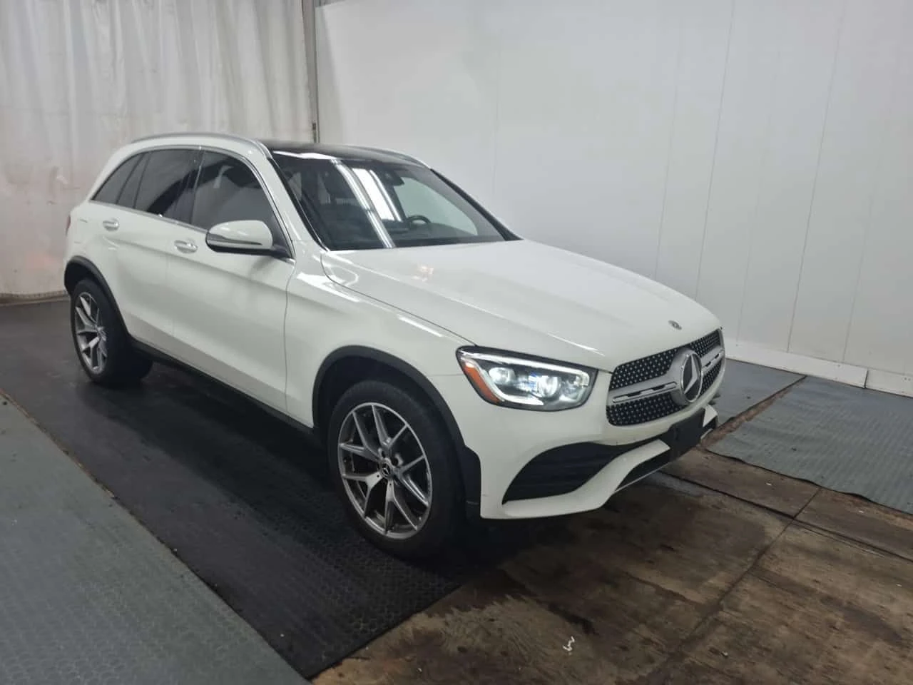 Mercedes-Benz GLC 300 * CARFAX * FULL DIGITAL * ПАНОРАМА * 2 КЛЮЧА * , снимка 2 - Автомобили и джипове - 55309352