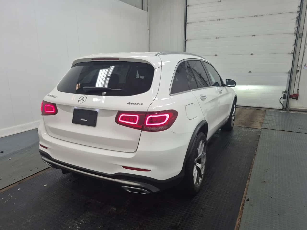 Mercedes-Benz GLC 300 * CARFAX * FULL DIGITAL * ПАНОРАМА * 2 КЛЮЧА * , снимка 4 - Автомобили и джипове - 55309352