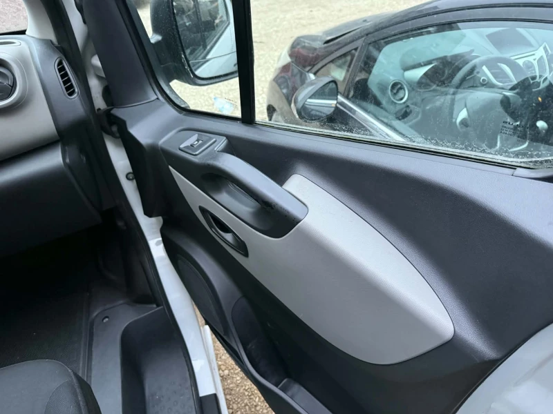 Renault Trafic, снимка 11 - Бусове и автобуси - 53316775