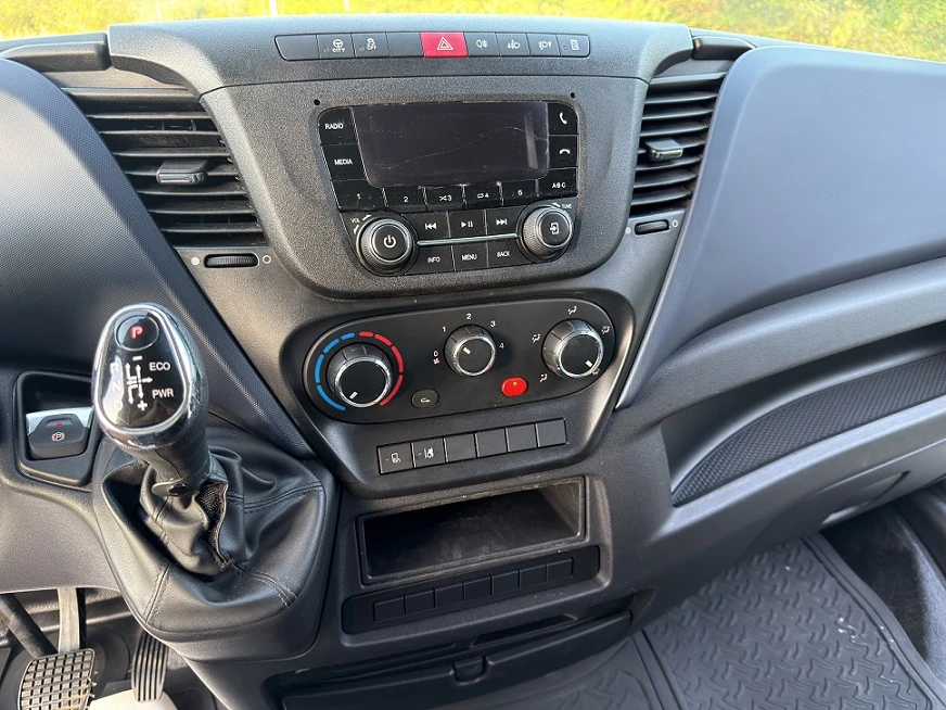 Iveco 50с18 3.0* HI-MATIC* БОРД* 5.0м* КЛИМА* до 3.5т, снимка 11 - Бусове и автобуси - 55879934