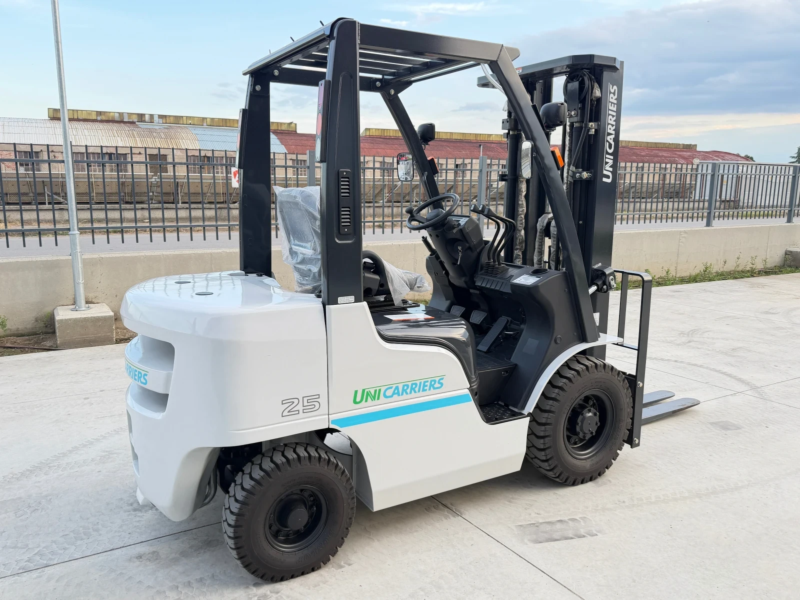 Мотокар UniCarriers Mitsubishi Logisnext / ЧИСТО НОВ / 4.7м / 2.5 Тона, снимка 5 - Индустриална техника - 55090025
