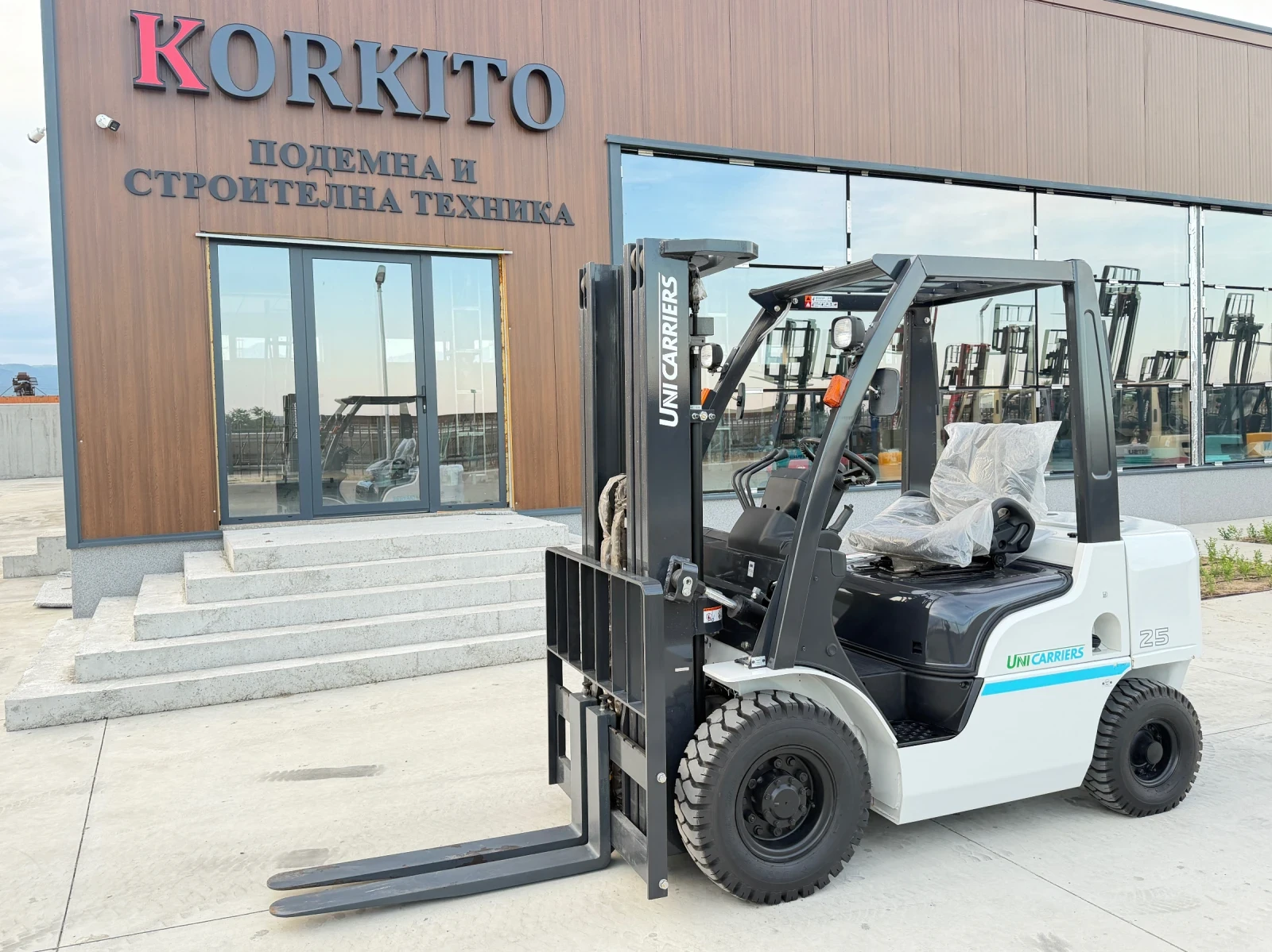 Мотокар UniCarriers Mitsubishi Logisnext / ЧИСТО НОВ / 4.7м / 2.5 Тона
