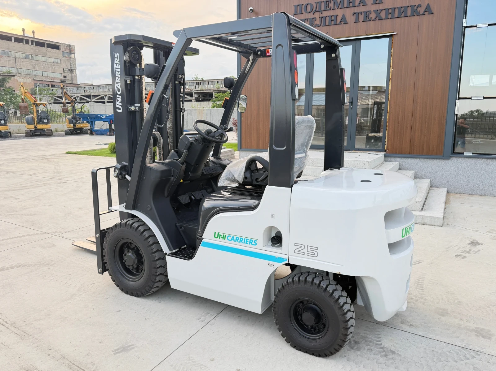 Мотокар UniCarriers Mitsubishi Logisnext / ЧИСТО НОВ / 4.7м / 2.5 Тона, снимка 3 - Индустриална техника - 55090025