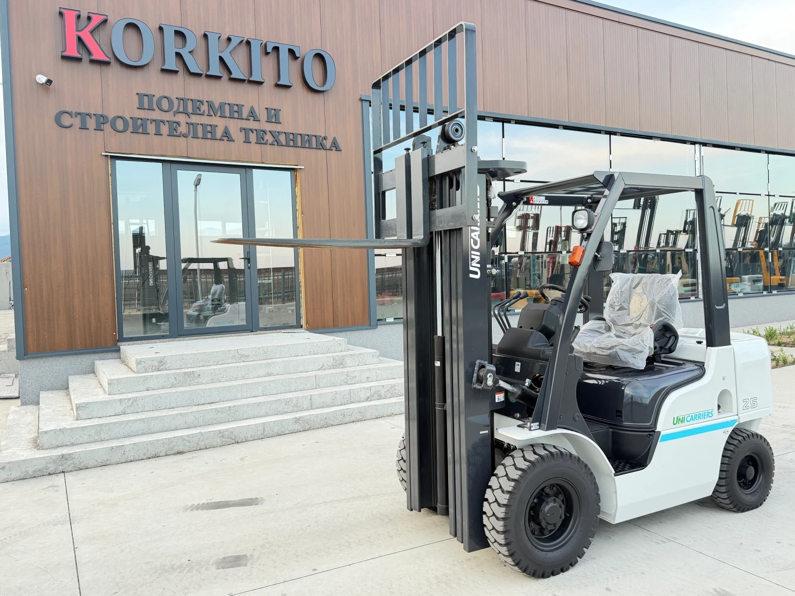 Мотокар UniCarriers Mitsubishi Logisnext / ЧИСТО НОВ / 4.7м / 2.5 Тона, снимка 13 - Индустриална техника - 55090025