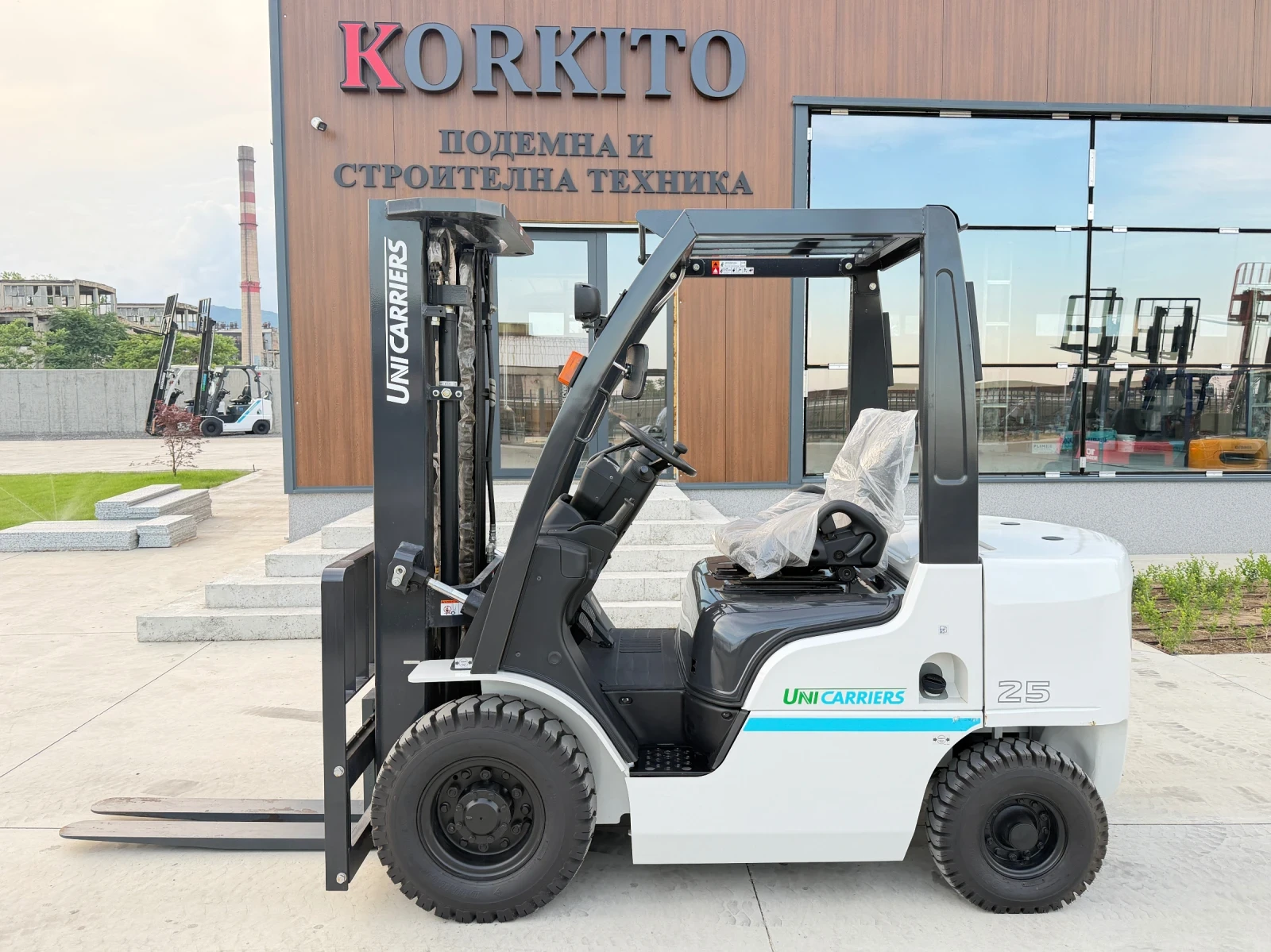 Мотокар UniCarriers Mitsubishi Logisnext / ЧИСТО НОВ / 4.7м / 2.5 Тона, снимка 2 - Индустриална техника - 55090025