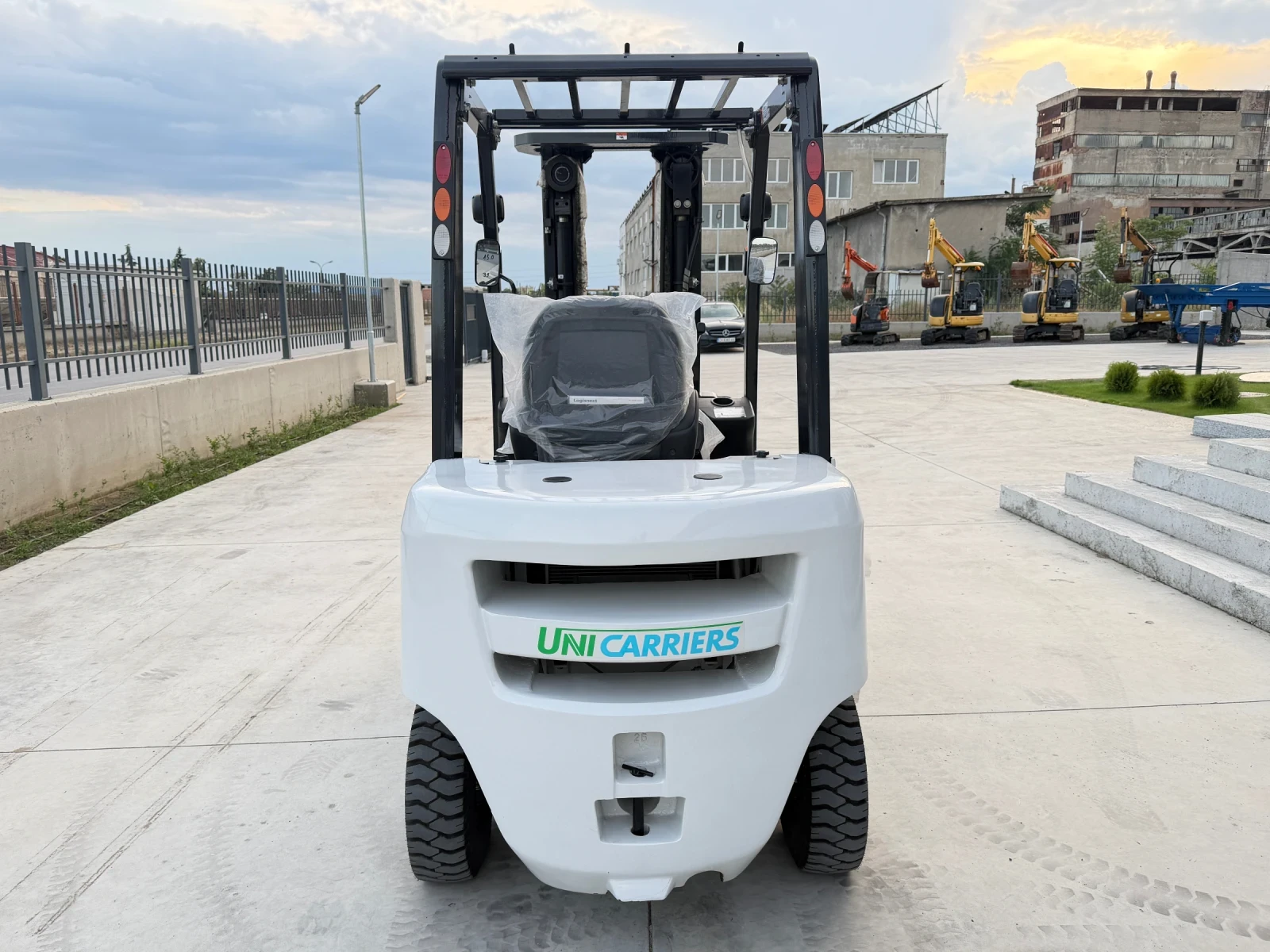 Мотокар UniCarriers Mitsubishi Logisnext / ЧИСТО НОВ / 4.7м / 2.5 Тона, снимка 4 - Индустриална техника - 55090025