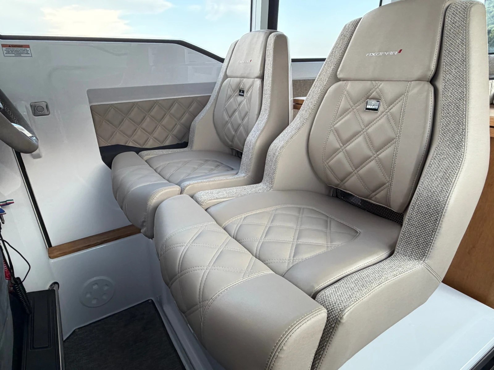 ������� ���� Axopar 37 CROSS CABIN BRABUS LINE | Mobile.bg � ����������� 12