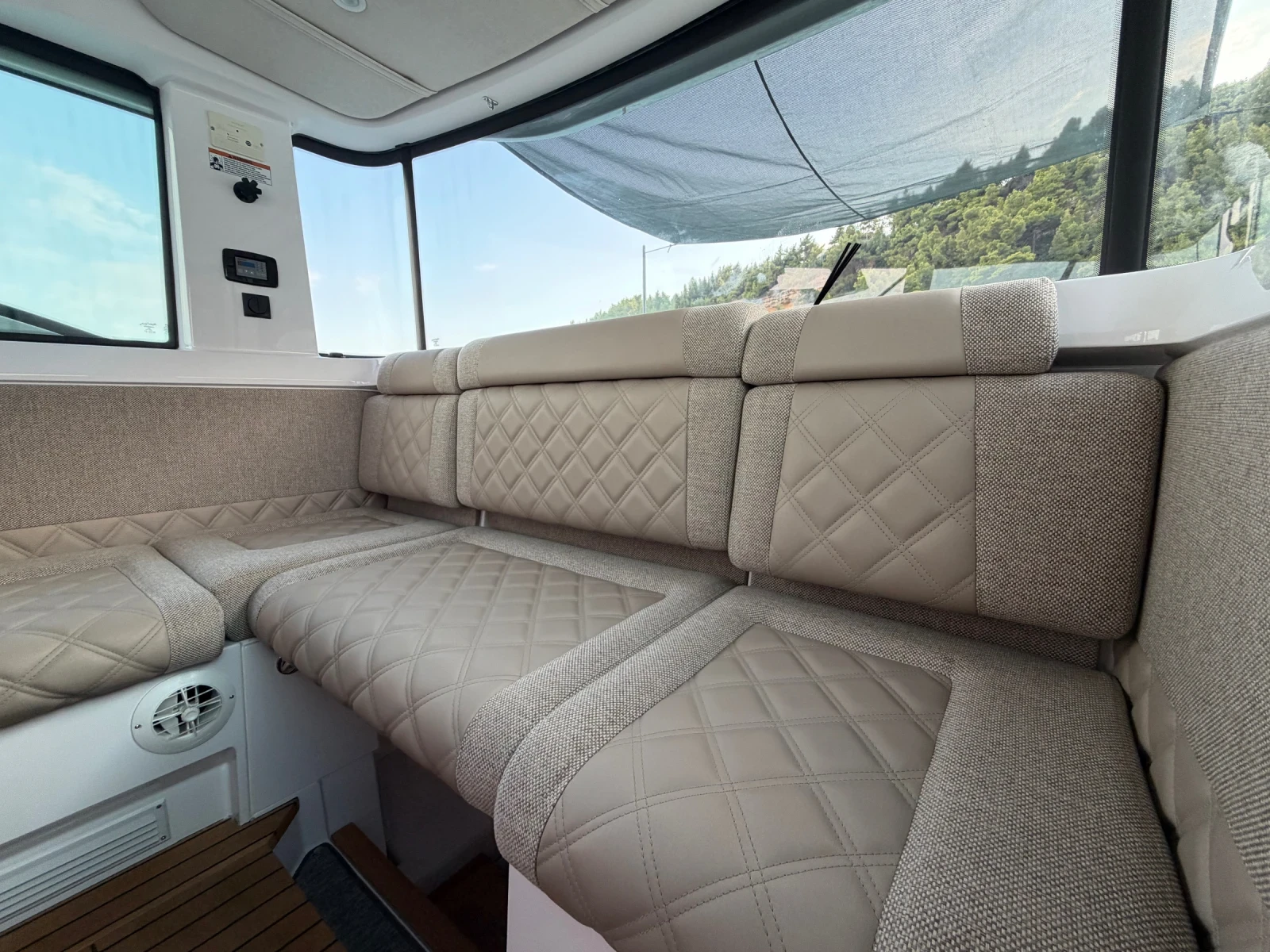 ������� ���� Axopar 37 CROSS CABIN BRABUS LINE | Mobile.bg � ����������� 13