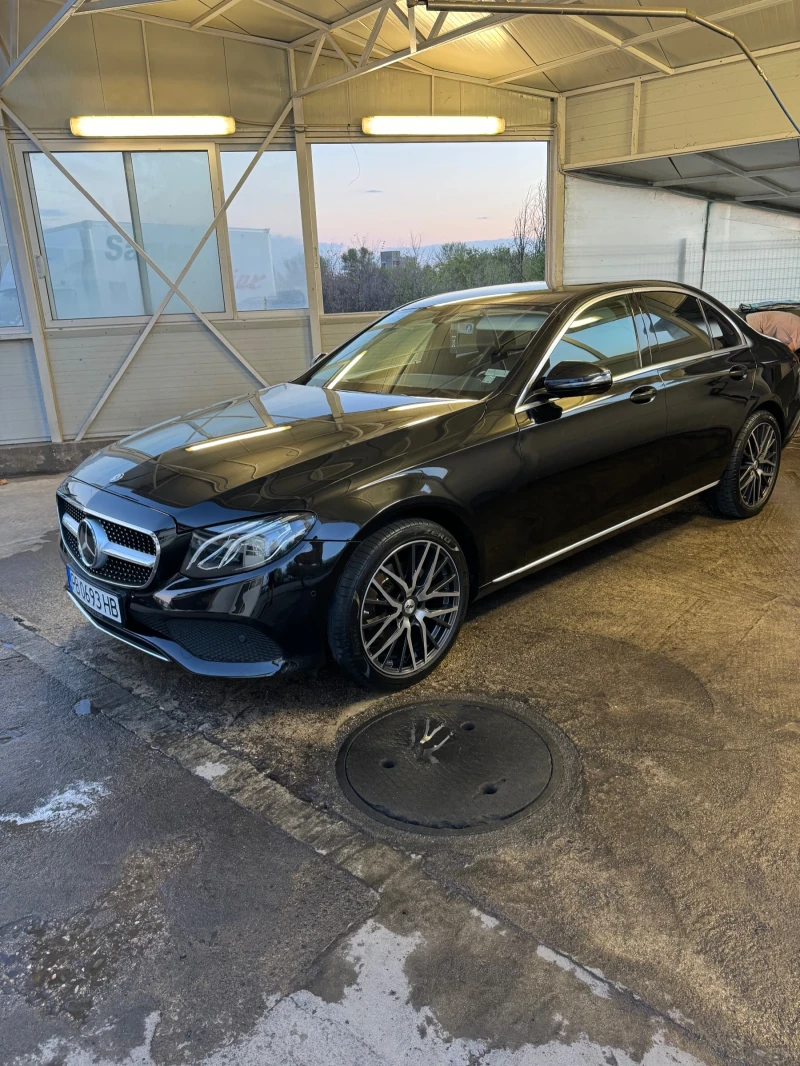 Mercedes-Benz E 220, снимка 1 - Автомобили и джипове - 47368293