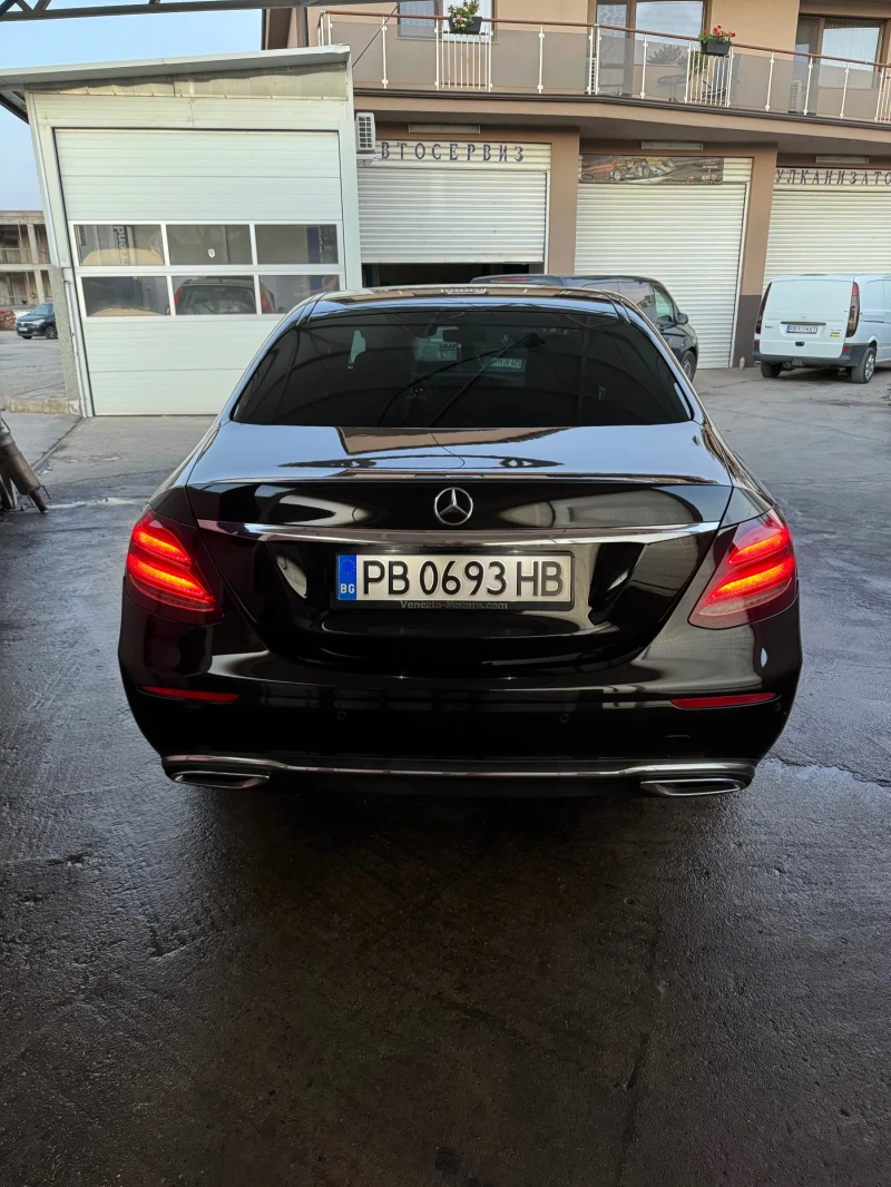 Mercedes-Benz E 220, снимка 4 - Автомобили и джипове - 47368293