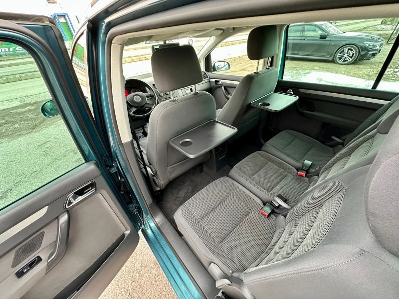 VW Touran 2.0 TDI, снимка 13 - Автомобили и джипове - 49210475