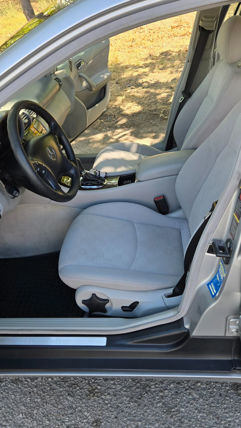 Mercedes-Benz C 220, снимка 13 - Автомобили и джипове - 52697102