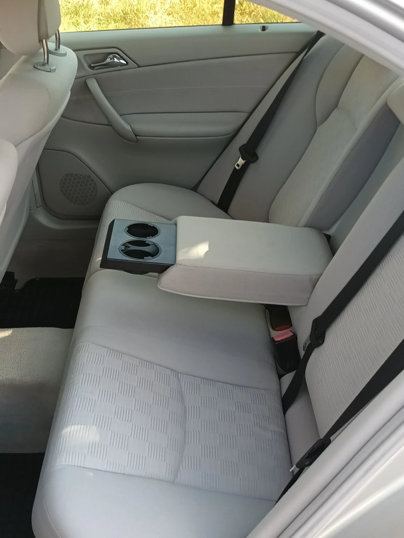 Mercedes-Benz C 220, снимка 6 - Автомобили и джипове - 52697102