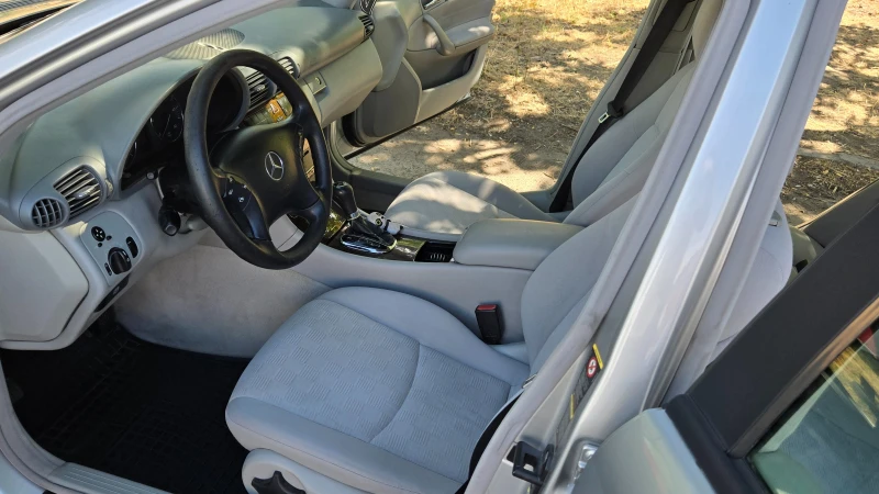 Mercedes-Benz C 220, снимка 14 - Автомобили и джипове - 52697102