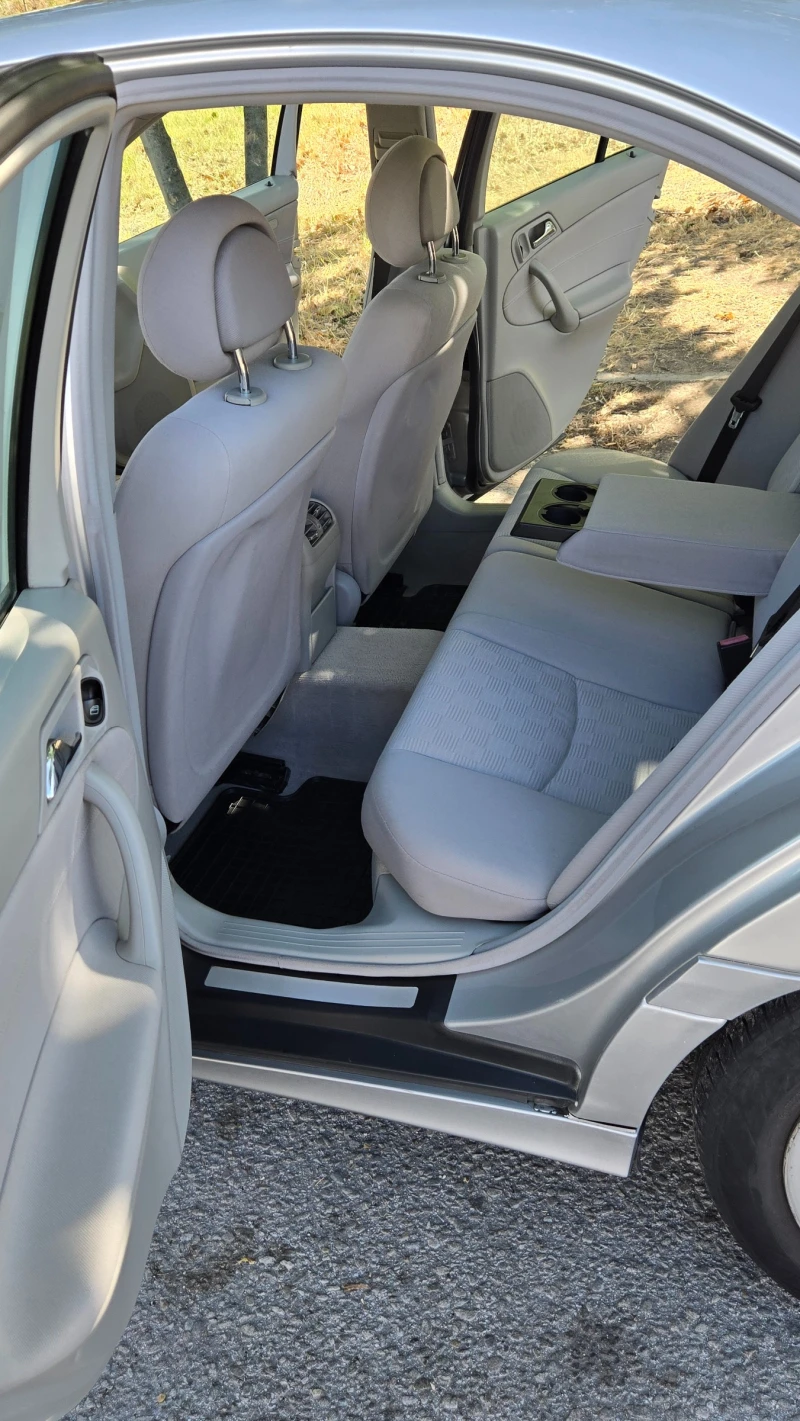 Mercedes-Benz C 220, снимка 12 - Автомобили и джипове - 52697102