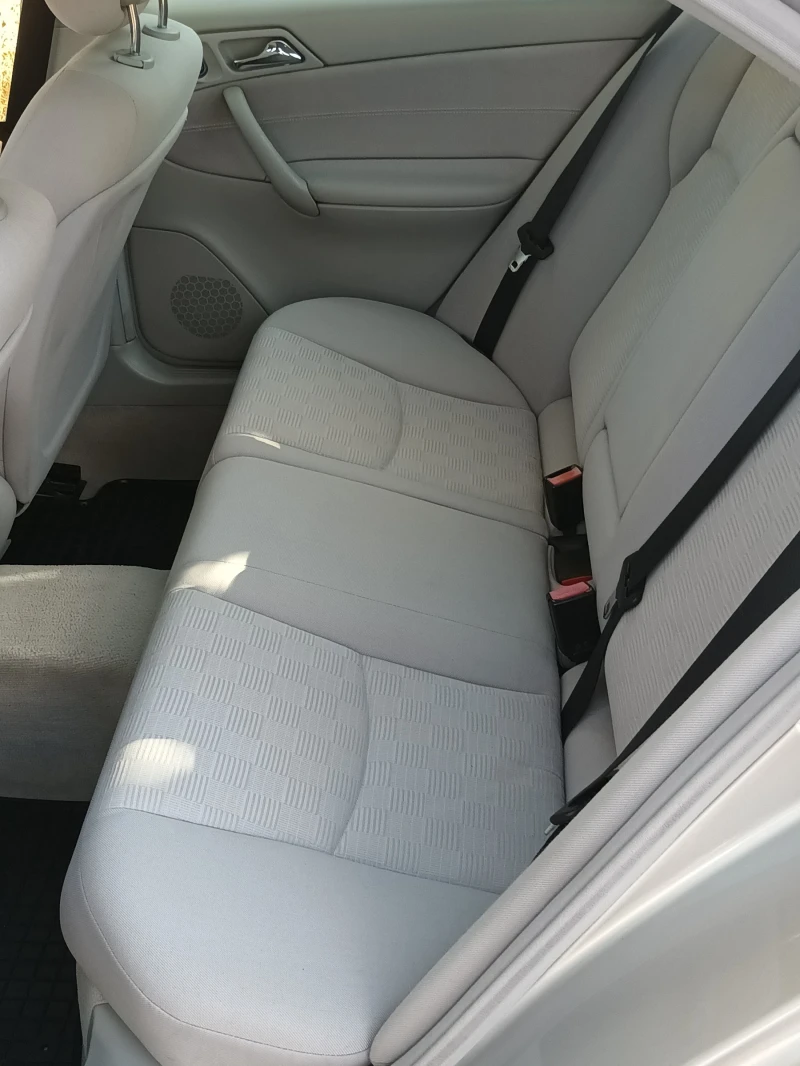 Mercedes-Benz C 220, снимка 4 - Автомобили и джипове - 52697102
