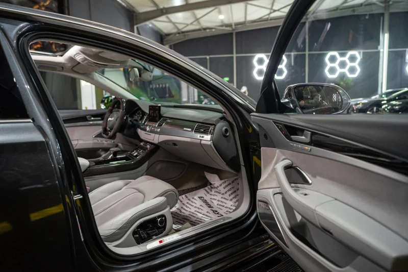 Audi S8 PLUS QUATTRO MATRIX CARBON B&O ЛИЗИНГ 100%, снимка 13 - Автомобили и джипове - 53371179