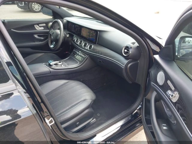 Mercedes-Benz E 300 FULL DIGITAL* PANO* BURMESTER*  - изображение 7