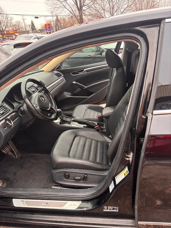 VW Passat .0T* Wolfsburg* FWD* АвтоКредит* (ЦЕНА ДО БГ), снимка 15 - Автомобили и джипове - 54137956