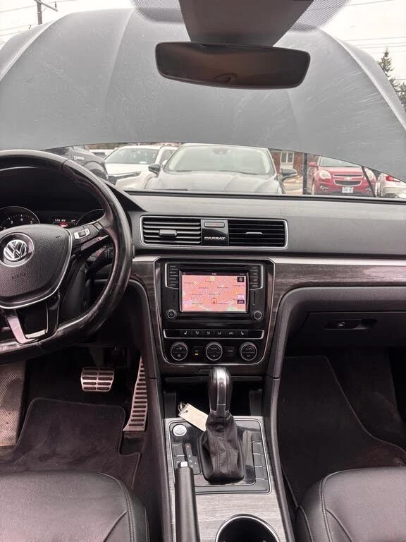 VW Passat .0T* Wolfsburg* FWD* АвтоКредит* (ЦЕНА ДО БГ), снимка 12 - Автомобили и джипове - 54137956