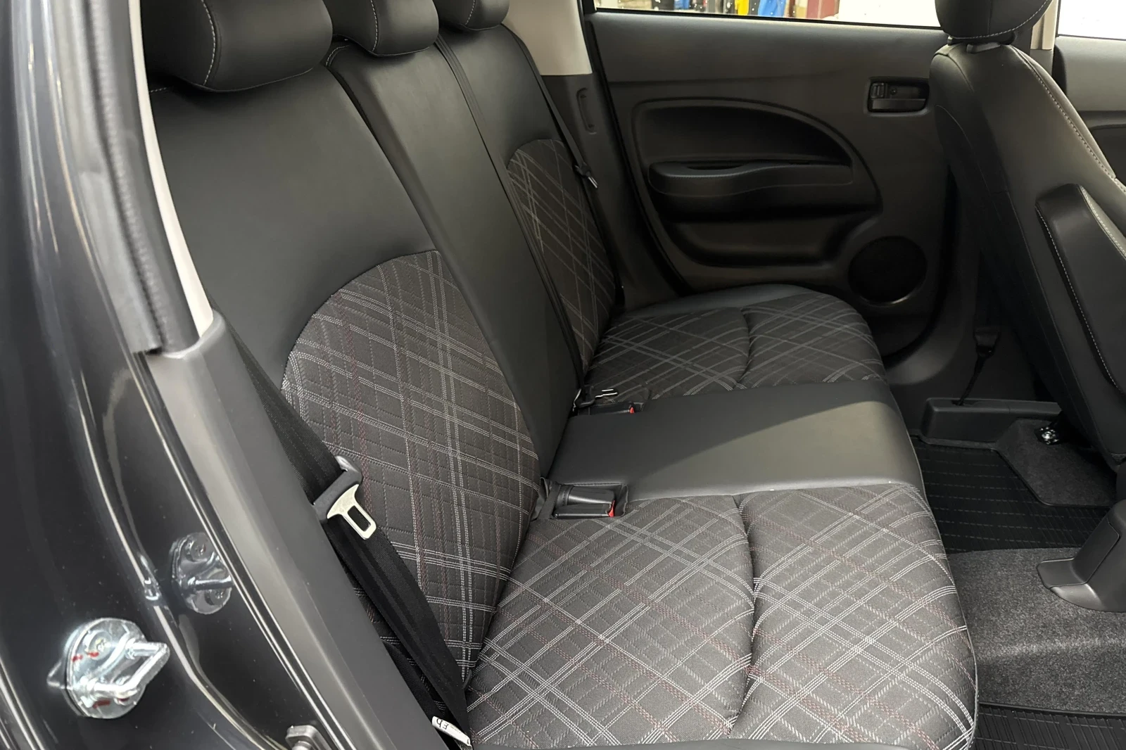 Mitsubishi Space star НОВ автомобил в Гаранция !!! 650 км. !!! - изображение 8