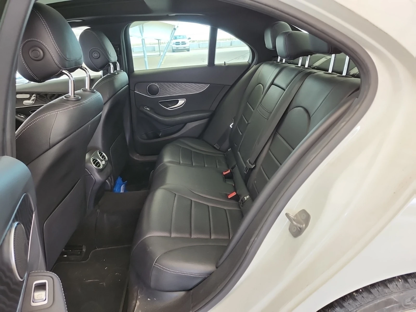 Mercedes-Benz C 300 4MATIC | AMG ПАКЕТ |  KEYLESS | ПАНОРАМА | , снимка 11 - Автомобили и джипове - 54093881