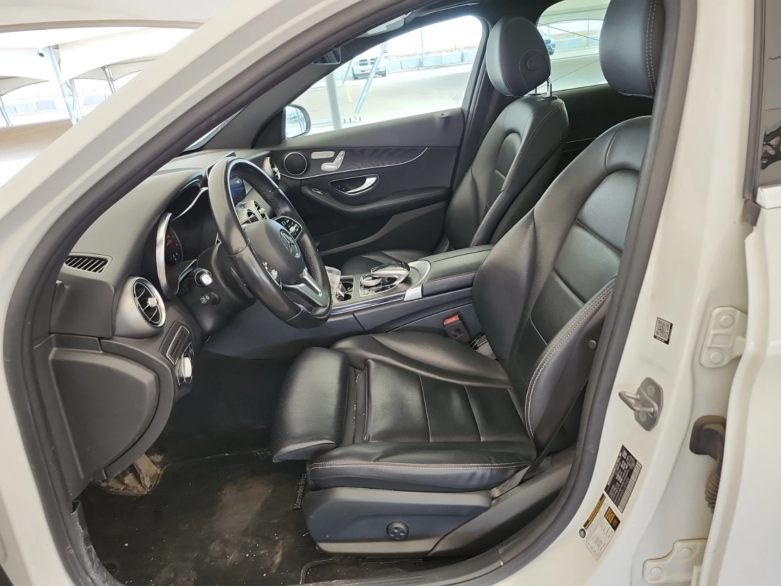 Mercedes-Benz C 300 4MATIC | AMG ПАКЕТ |  KEYLESS | ПАНОРАМА | , снимка 4 - Автомобили и джипове - 54093881