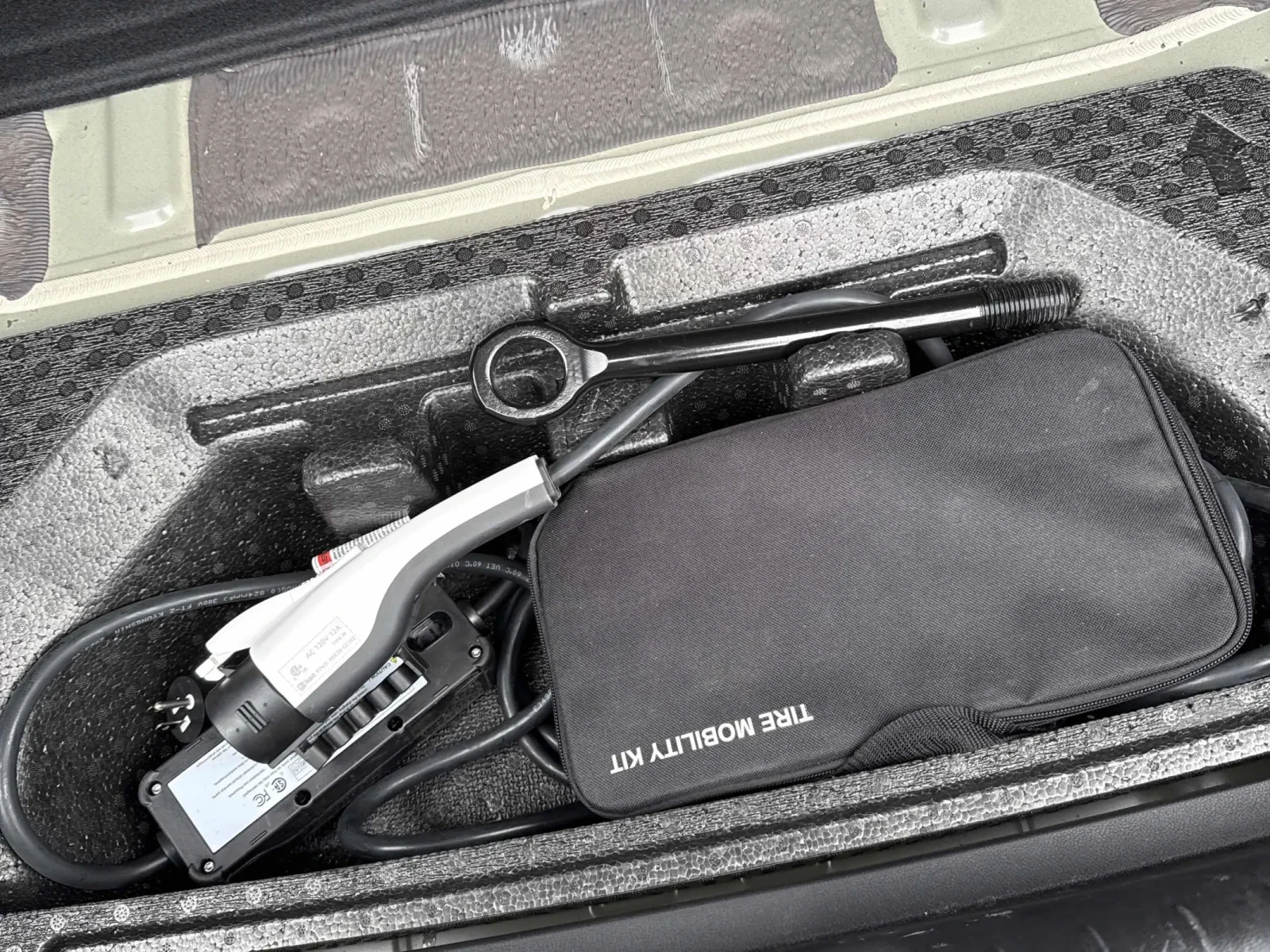 Hyundai Ioniq 6 Preferred AWD Long Range w/Ultimate Pkg, снимка 10 - Автомобили и джипове - 54210369