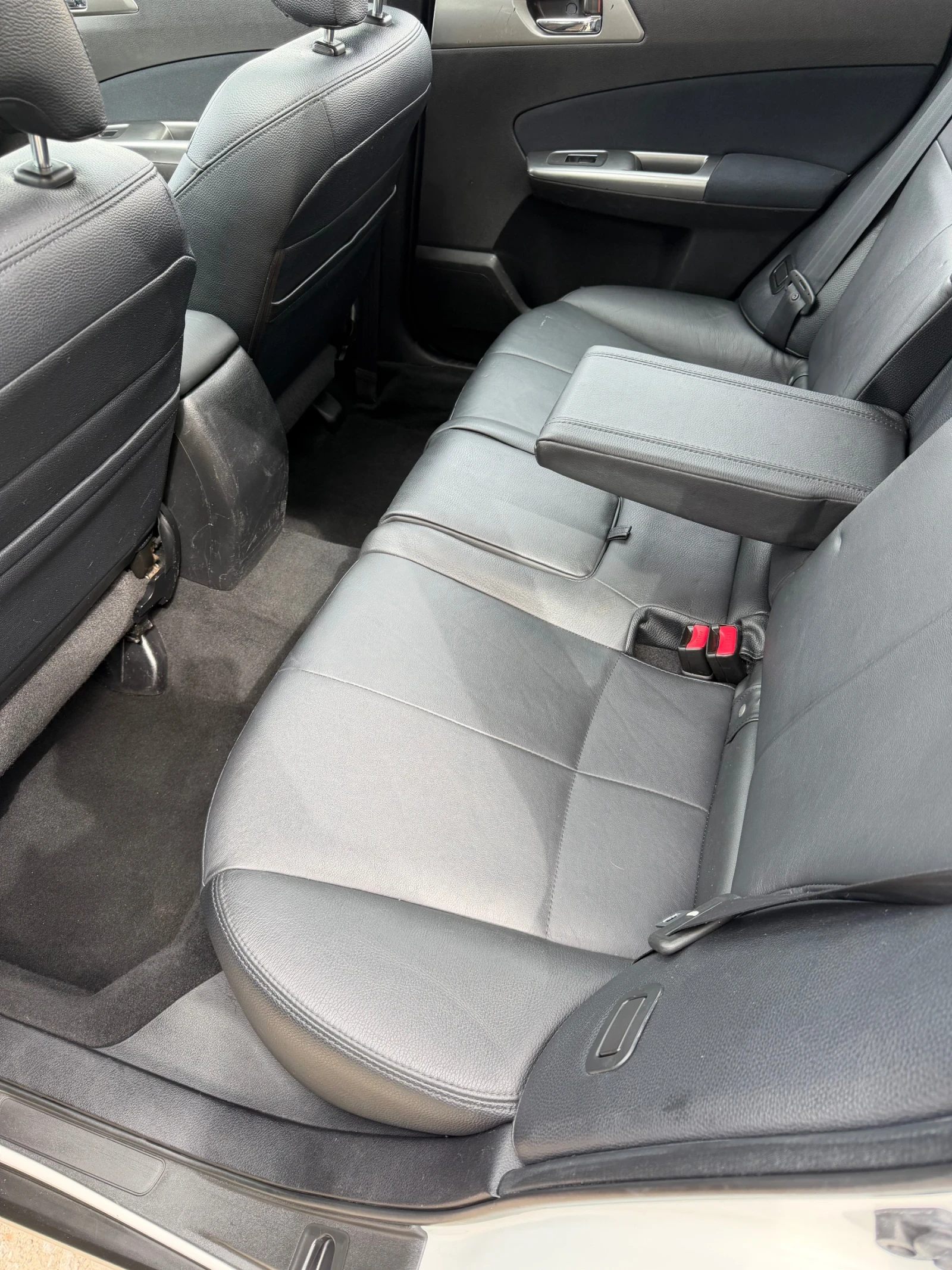 Subaru Forester 2.0AWD Автомат кожа кейлес , снимка 17 - Автомобили и джипове - 54219274