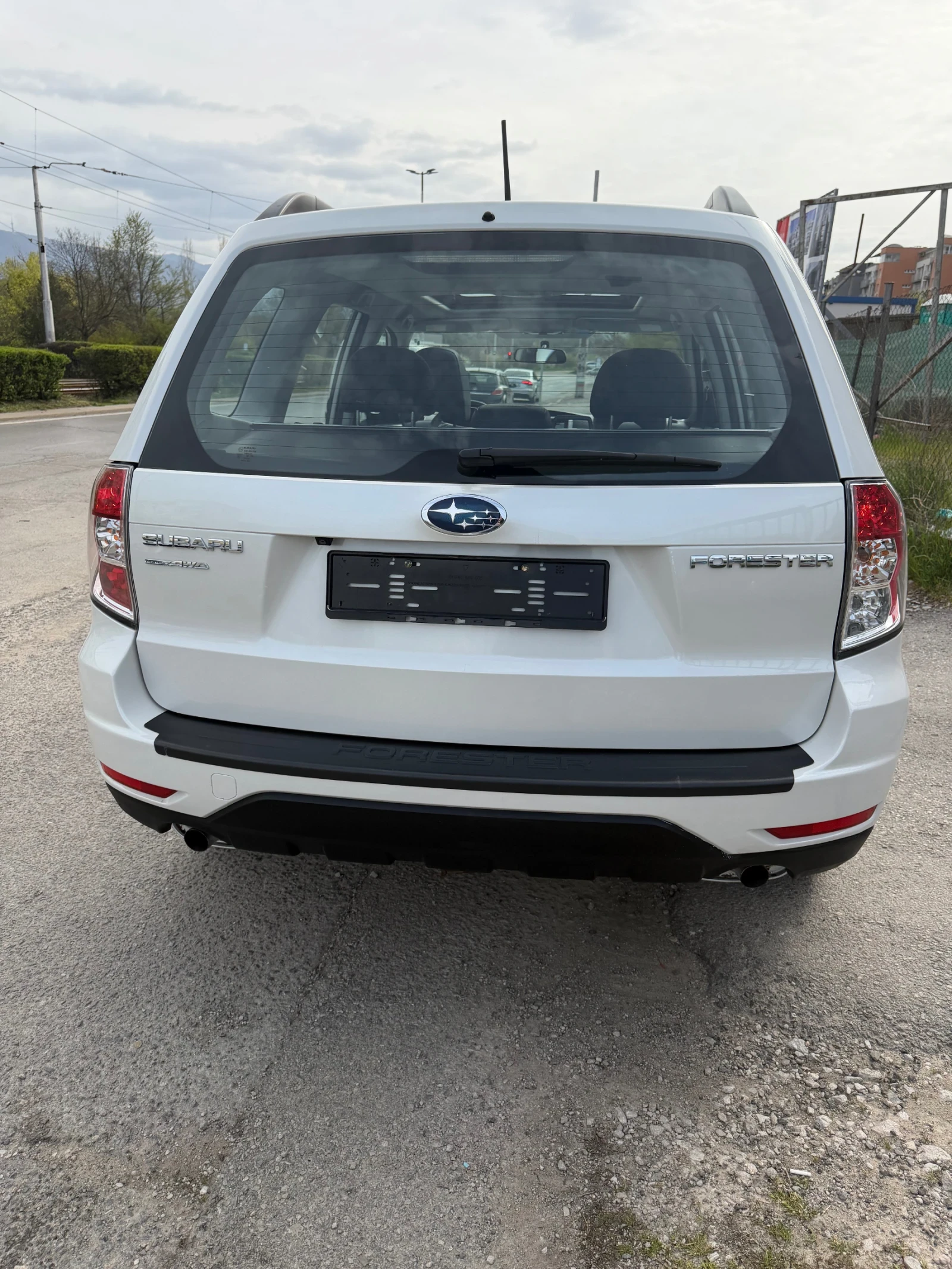 Subaru Forester 2.0AWD Автомат кожа кейлес , снимка 6 - Автомобили и джипове - 54219274