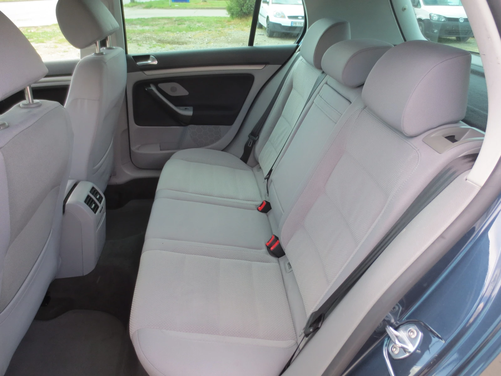 VW Golf 1.6 i * ГАЗ* , снимка 12 - Автомобили и джипове - 54386532
