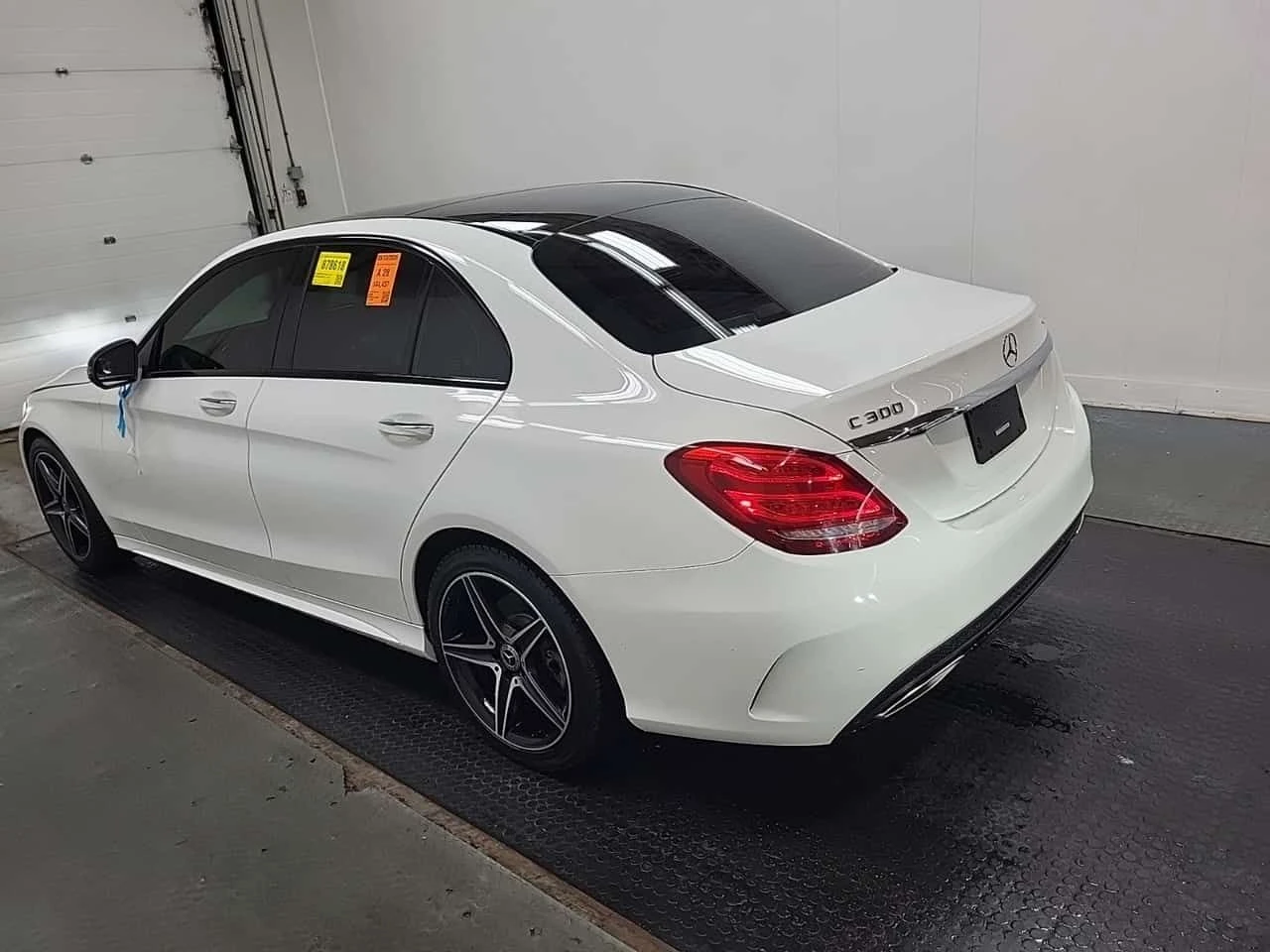 Mercedes-Benz C 300 * CARFAX * АВТОКРЕДИТ БЕЗ ПЪРВОНАЧАЛНА ВНОСКА, снимка 4 - Автомобили и джипове - 54676496