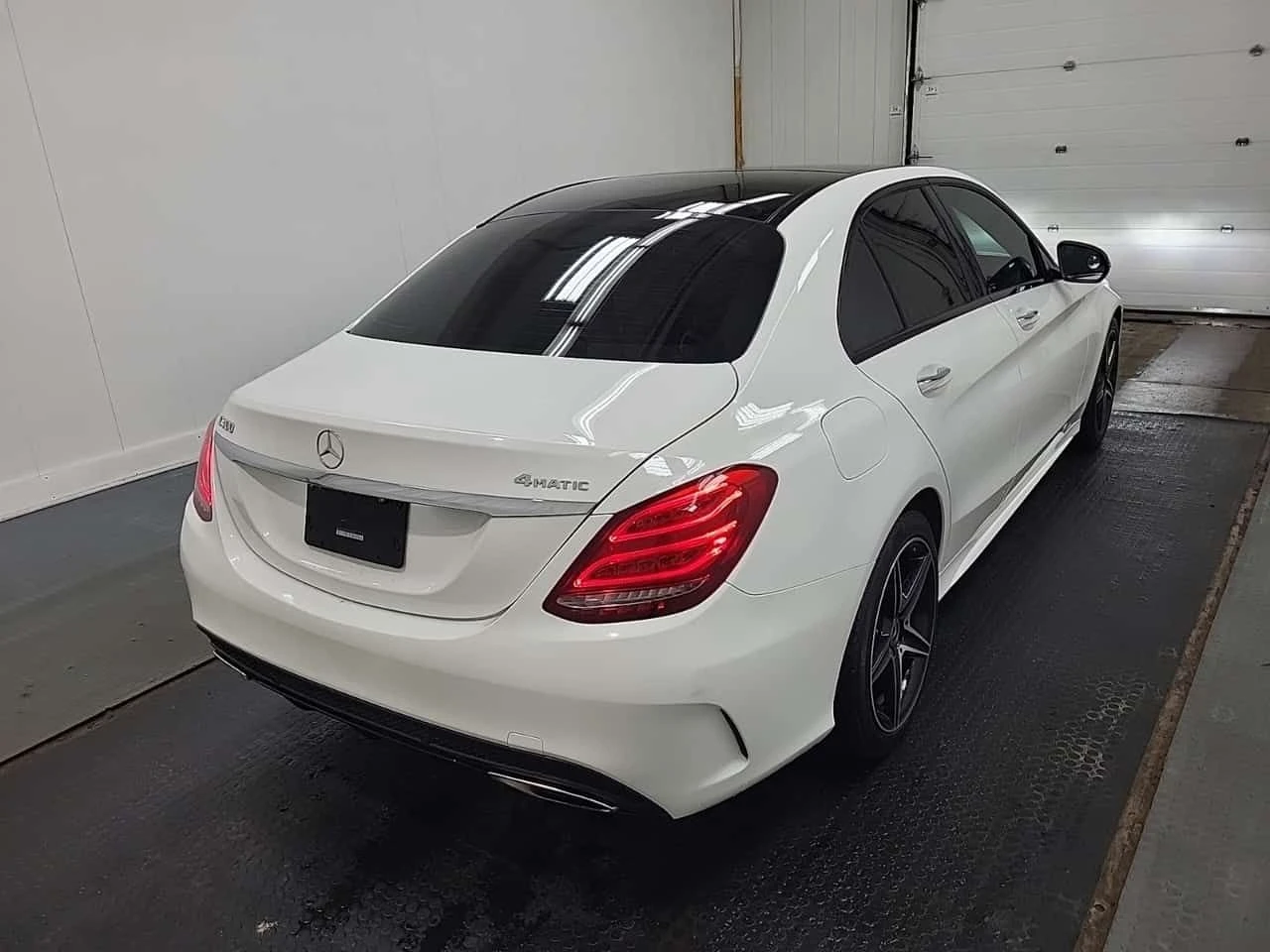 Mercedes-Benz C 300 * CARFAX * АВТОКРЕДИТ БЕЗ ПЪРВОНАЧАЛНА ВНОСКА, снимка 3 - Автомобили и джипове - 54676496