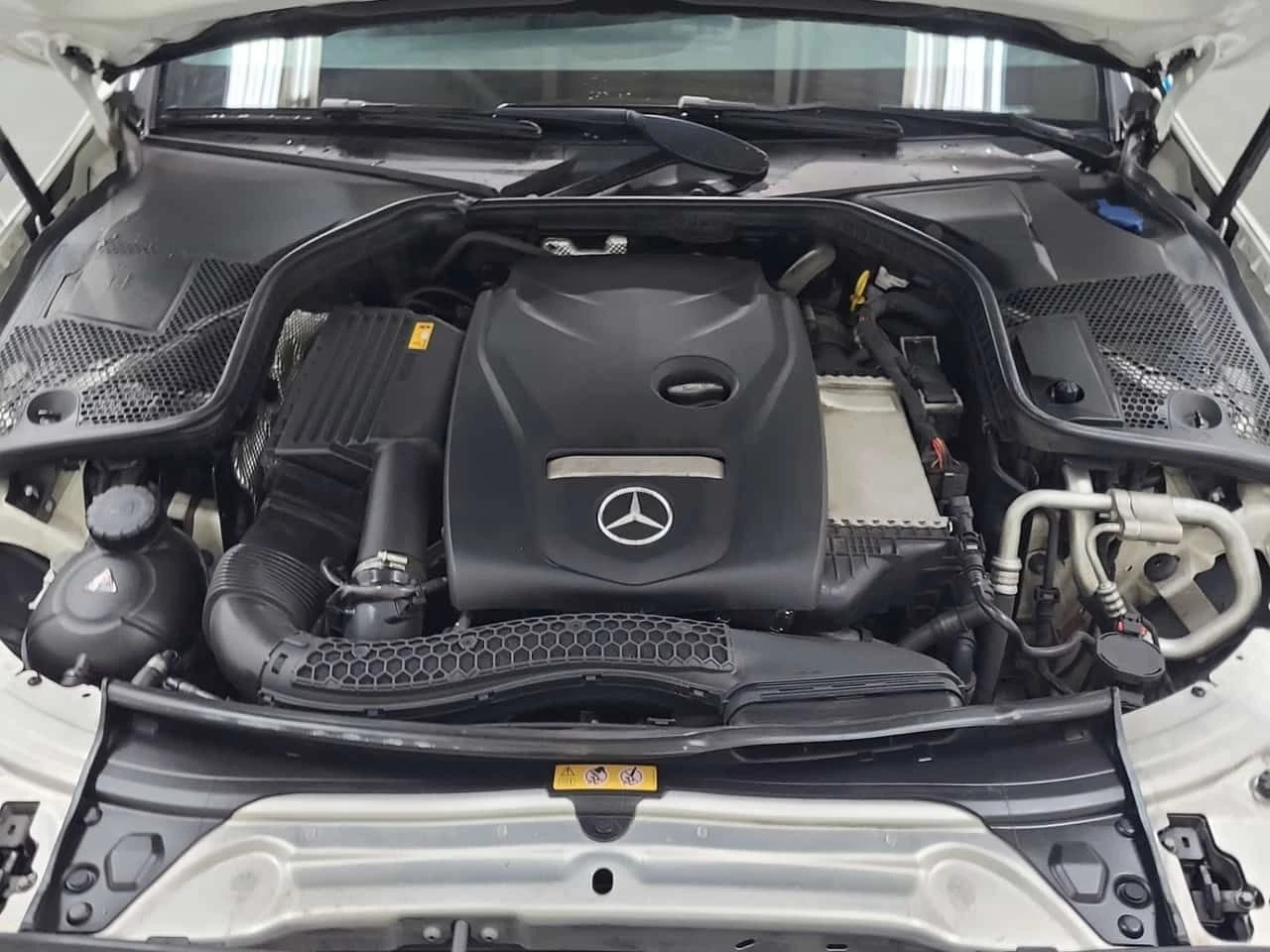 Mercedes-Benz C 300 * CARFAX * АВТОКРЕДИТ БЕЗ ПЪРВОНАЧАЛНА ВНОСКА, снимка 16 - Автомобили и джипове - 54676496