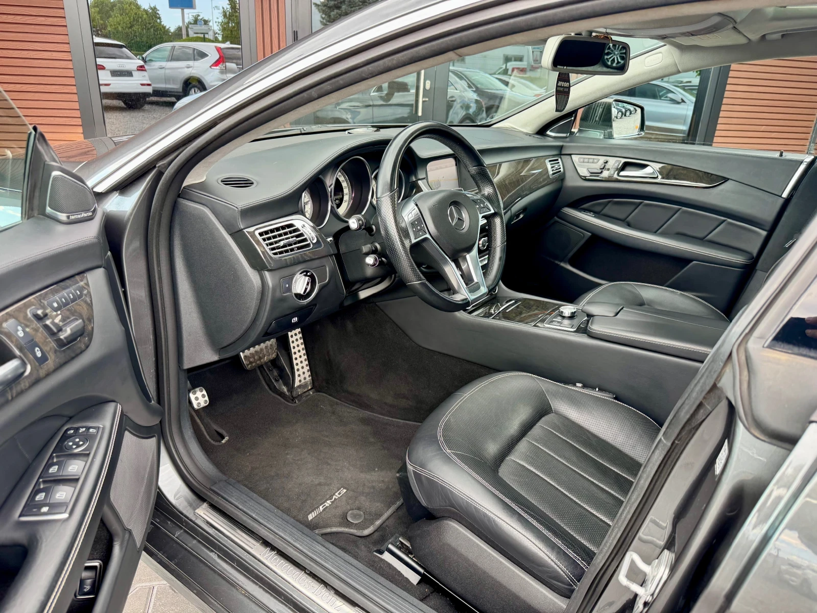 Mercedes-Benz CLS 500 4Matic* Подгрев/Обдухване* Harman/Kardon* Лизинг 0, снимка 8 - Автомобили и джипове - 55476246