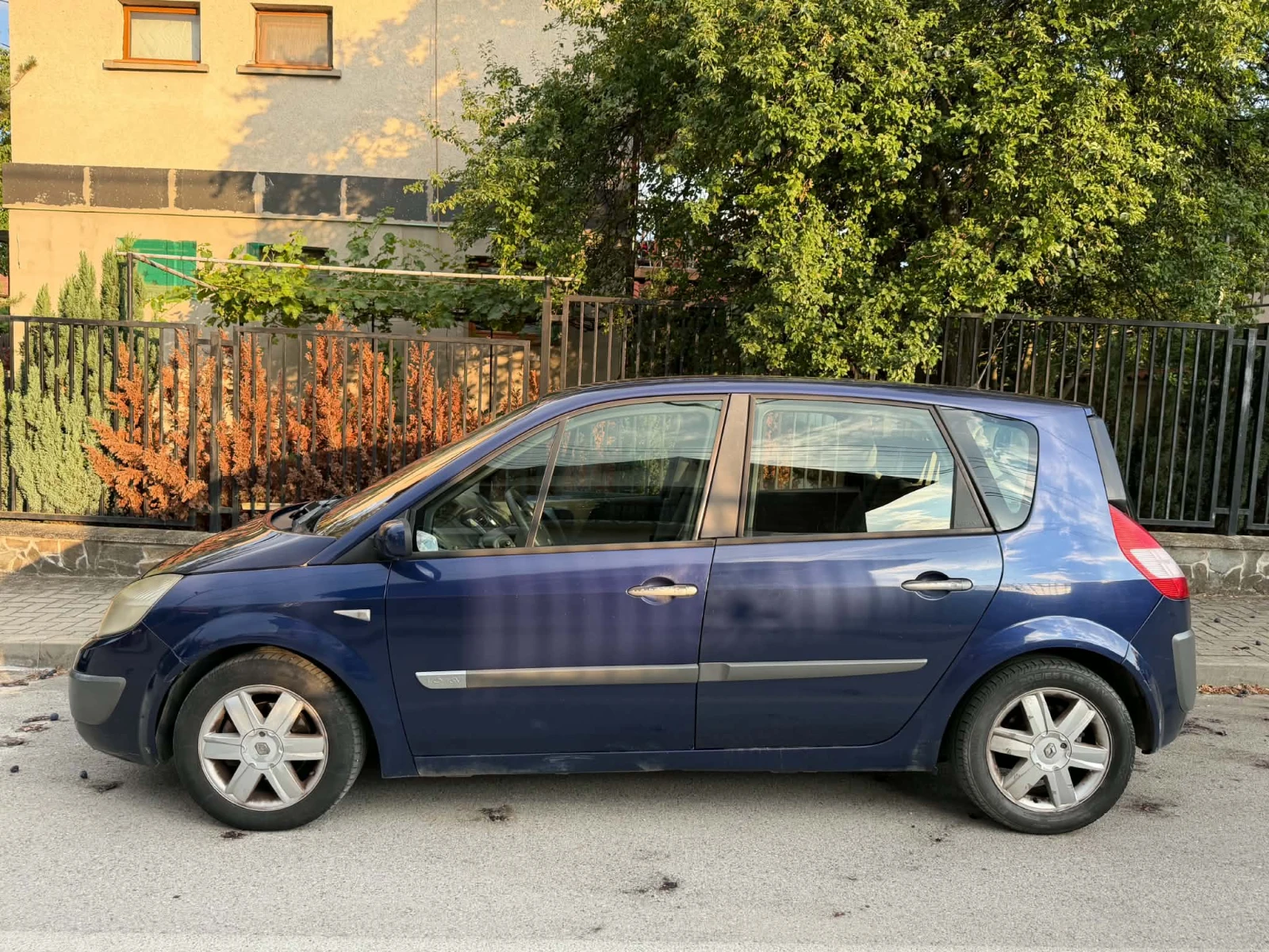 Renault Scenic, снимка 3 - Автомобили и джипове - 55661282