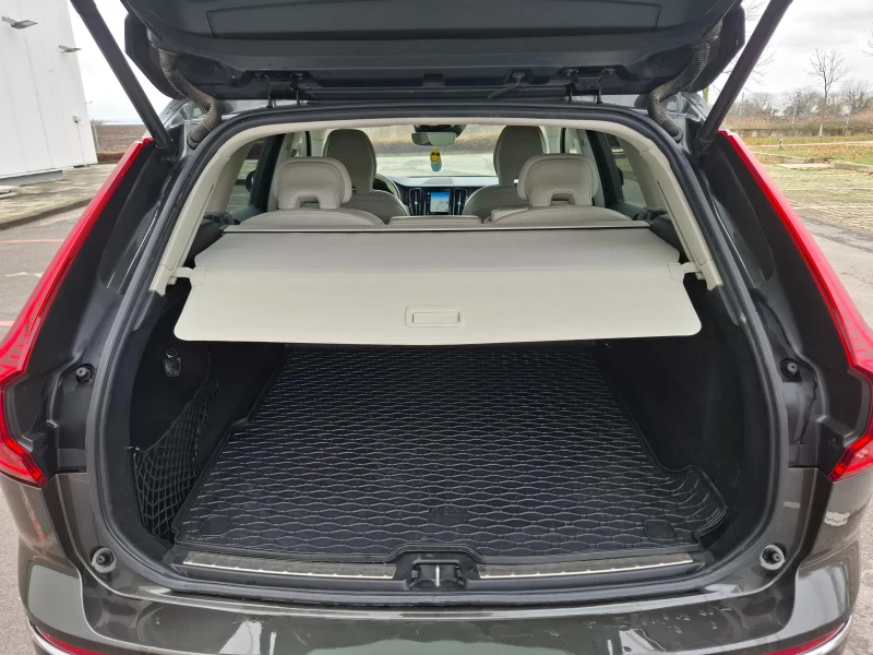 Volvo XC60 2.0HYBRID Face Lift Navi Пдгрев Общуване Камера , снимка 14 - Автомобили и джипове - 52304097