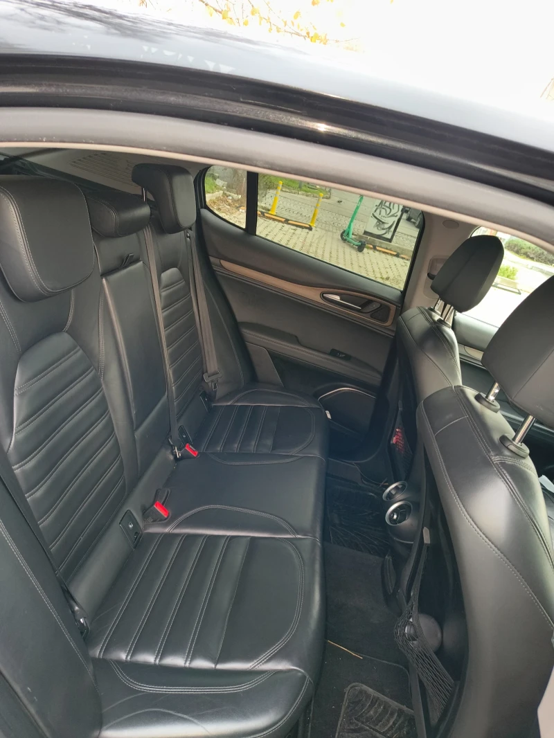 Alfa Romeo Stelvio 280 HP Q4 бензин 4х4 , снимка 11 - Автомобили и джипове - 52636848
