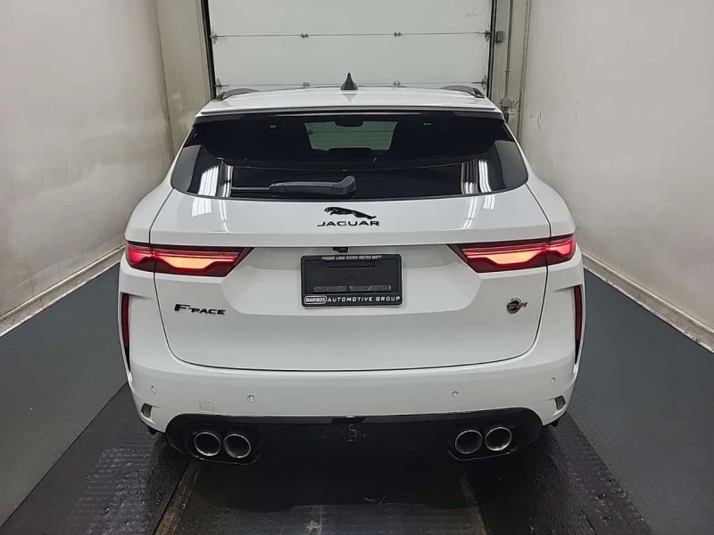 Jaguar F-PACE * P550 SVR * CARFAX * ПАНО * KEYLESS * ПОДГРЕВИ * , снимка 4 - Автомобили и джипове - 53586853