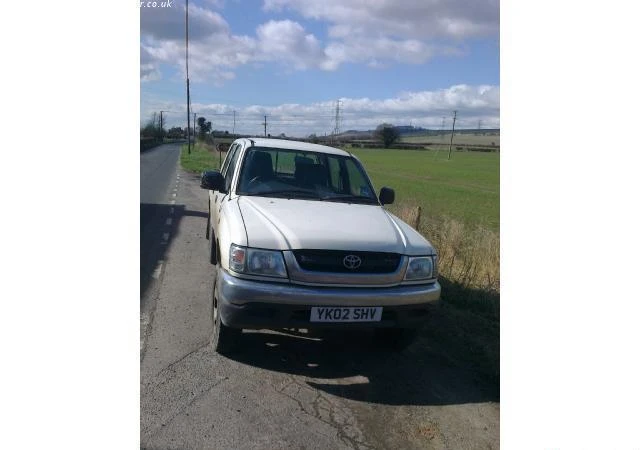 Toyota Hilux 2.5 D-4D, снимка 6 - Автомобили и джипове - 38106705